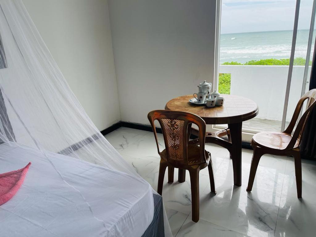 Hotel Blue Waves Ocean Mirissa Zewnętrze zdjęcie