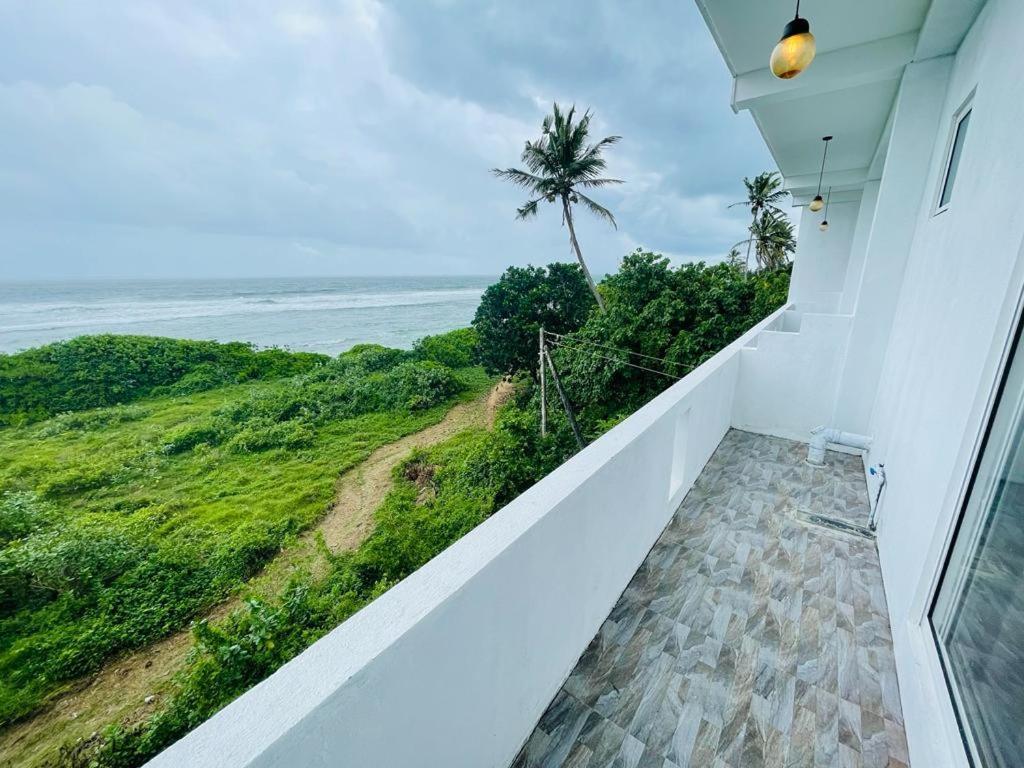 Hotel Blue Waves Ocean Mirissa Zewnętrze zdjęcie